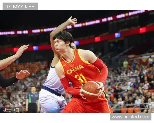中国男篮迎战澳洲联队全力争胜展现团队实力与拼搏精神