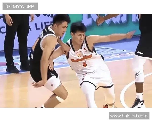 广东与浙江揭幕战精彩对决引发球迷热情期待新赛季的激烈竞争 广东与浙江揭幕战精彩对决引发球迷热情期待新赛季的激烈竞争