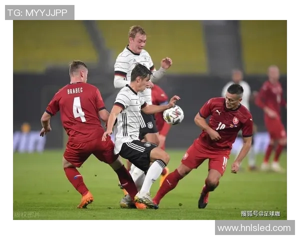 泽尼与莫尔德的激烈对决谁能在赛场上笑到最后